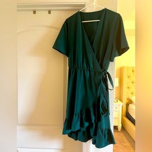 🔥 3/$30 🔥 Women’s emerald green wrap dress XL